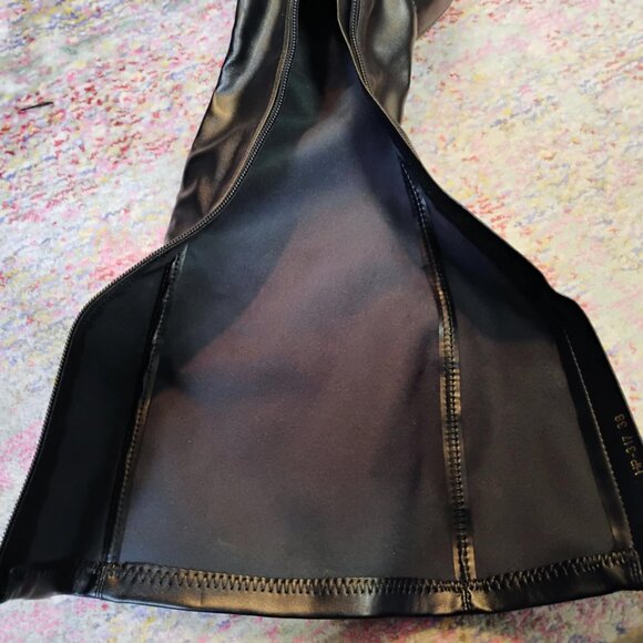 Sergio Todzi black vegan leather zip-up knee boots, size 38 - Picture 4 of 11